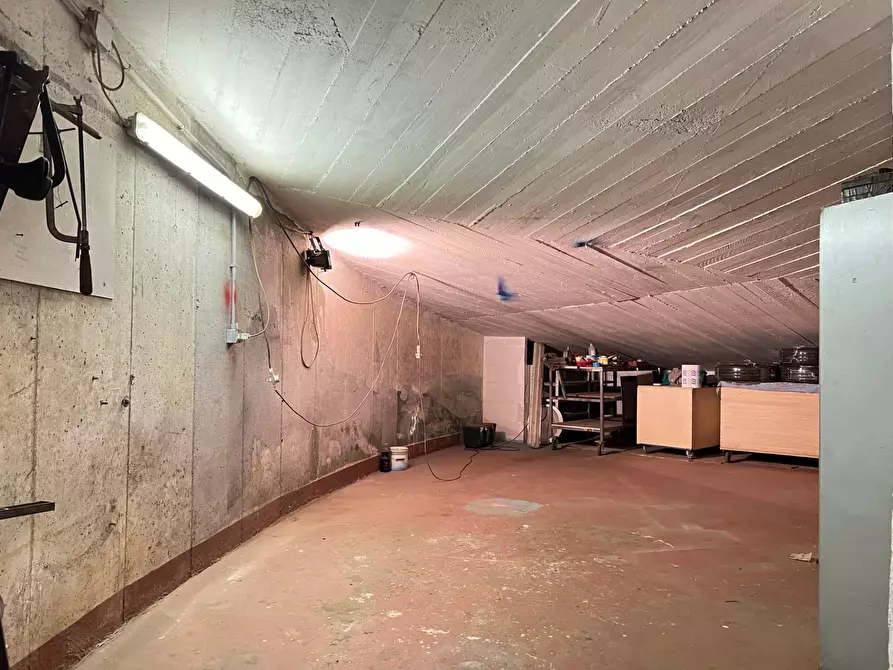 Immagine 9 di Box auto in vendita  a Savona