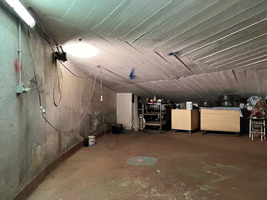 Immagine 14 di Box auto in vendita  a Savona