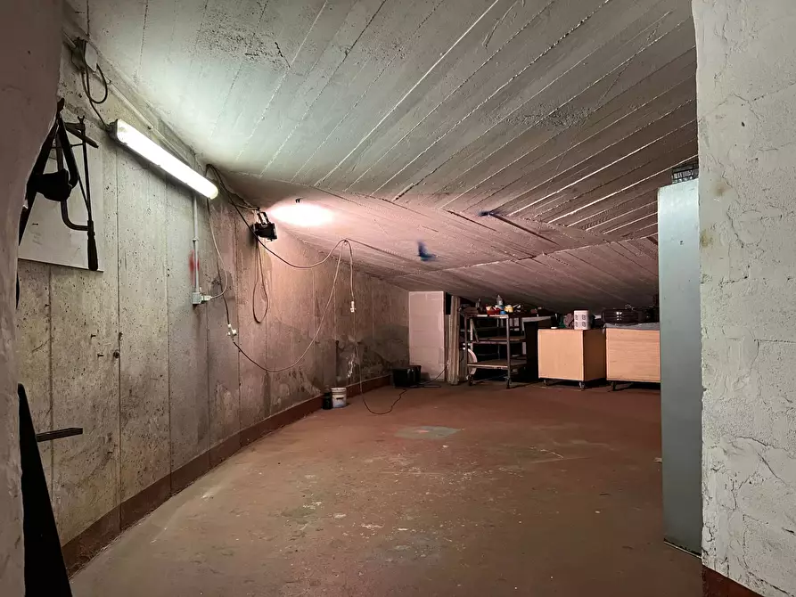 Immagine 16 di Box auto in vendita  a Savona