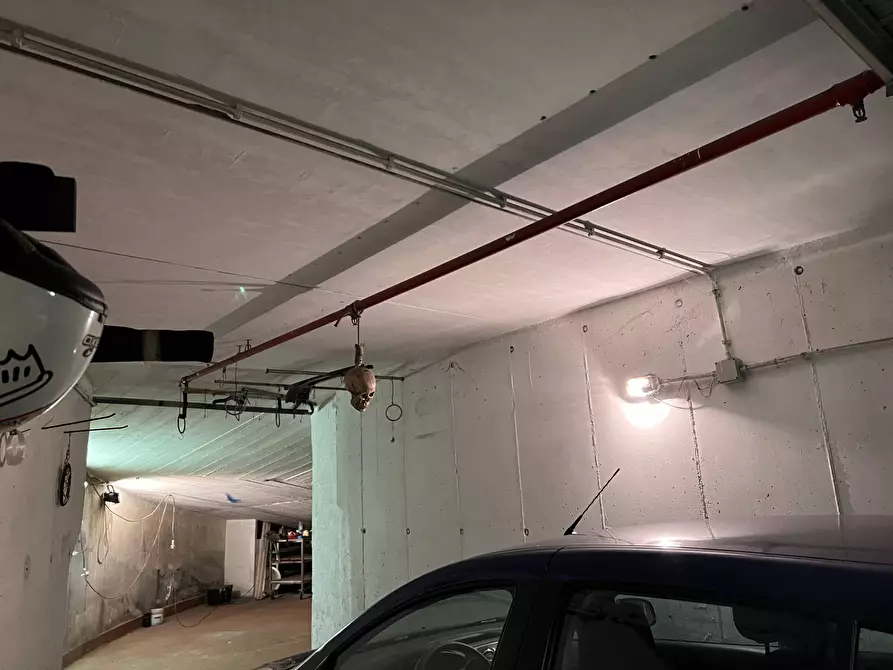 Immagine 18 di Box auto in vendita  a Savona