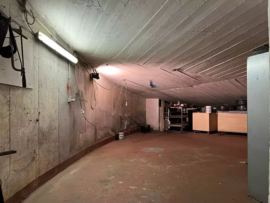 Immagine 19 di Box auto in vendita  a Savona