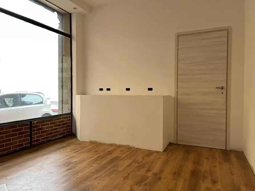 Immagine 4 di Magazzino in vendita  a Savona