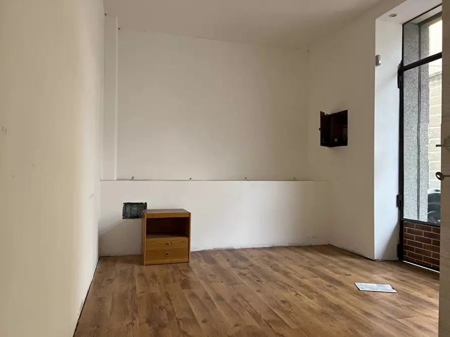 Immagine 5 di Magazzino in vendita  a Savona