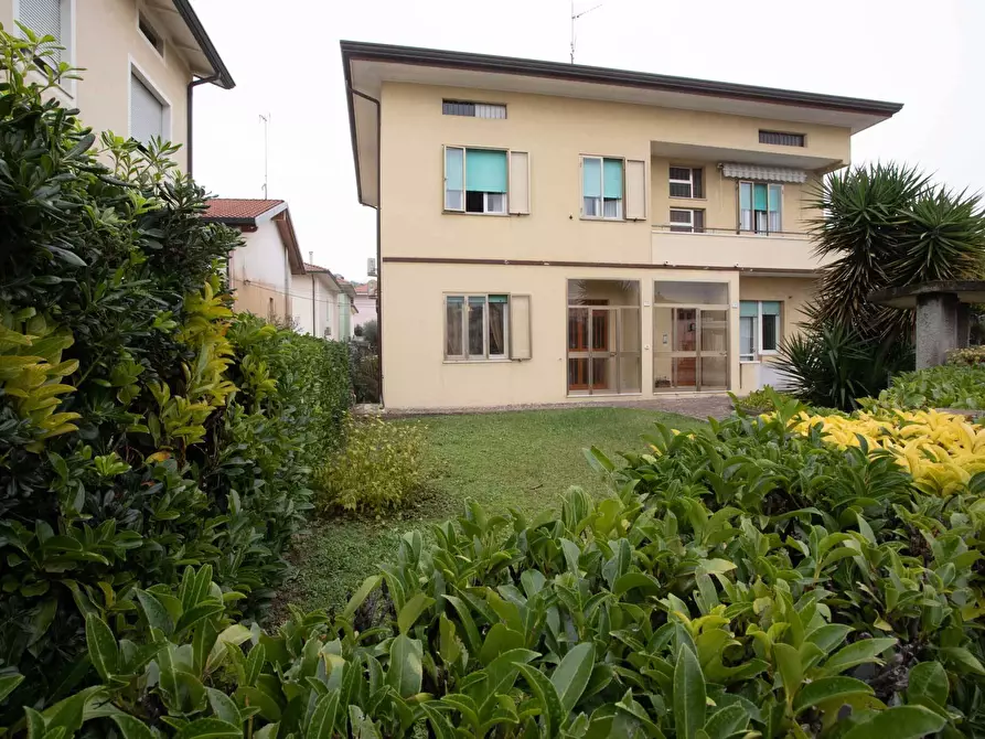 Immagine 1 di Appartamento in vendita  in via emilia romagna a Gabicce Mare