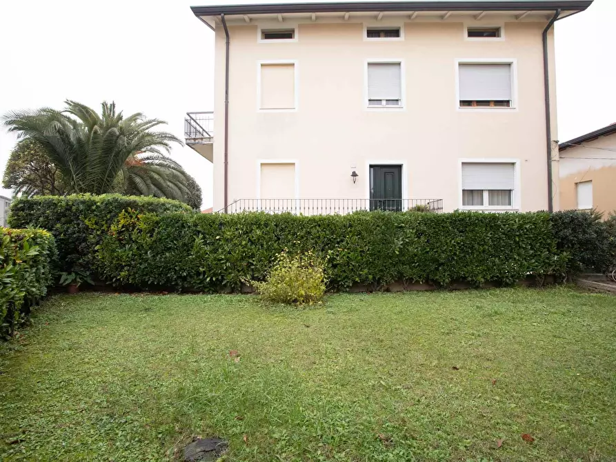 Immagine 3 di Appartamento in vendita  in via emilia romagna a Gabicce Mare