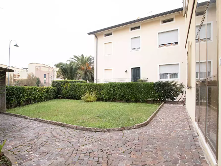 Immagine 2 di Appartamento in vendita  in via emilia romagna a Gabicce Mare