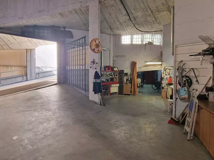 Immagine 7 di Locale commerciale in vendita  in via Sebastiano Caboto a Cattolica