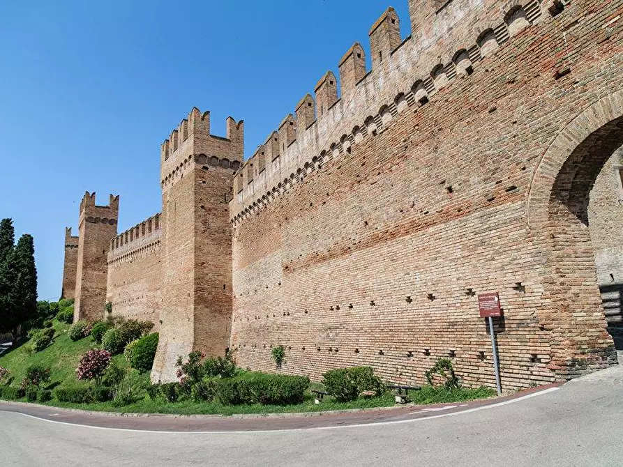 Immagine 3 di Albergo/B&B/Residence in vendita  in piazza V Novembre a Gradara