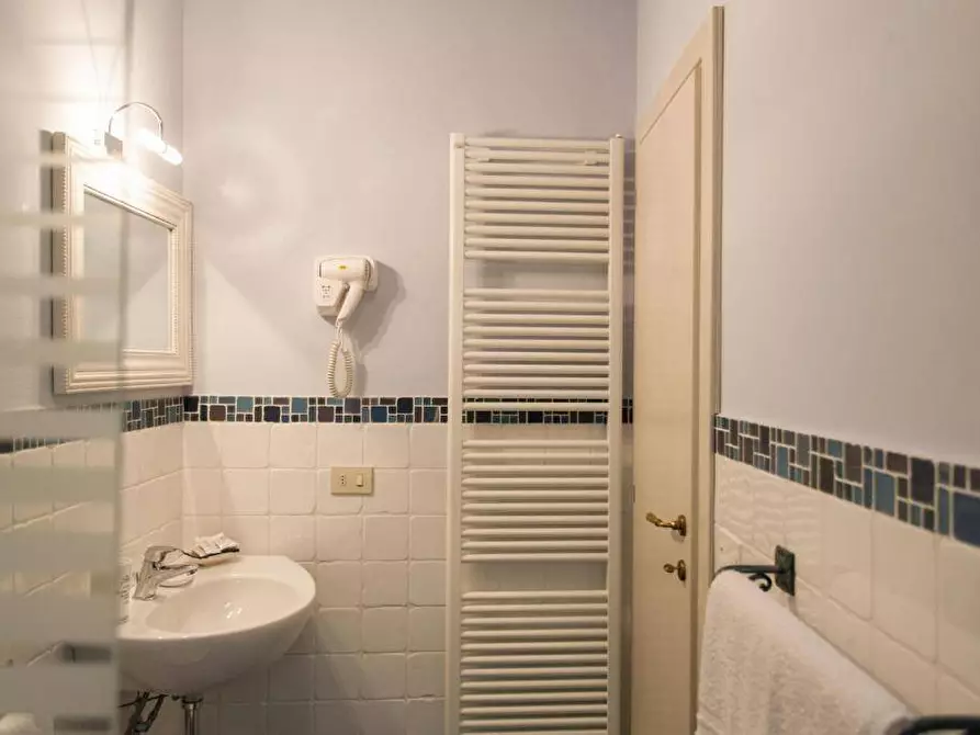 Immagine 14 di Albergo/B&B/Residence in vendita  in piazza V Novembre a Gradara