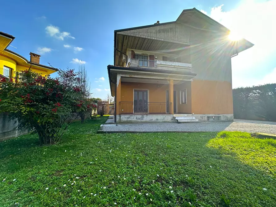 Immagine 1 di Villa in vendita  in Via Leonardo da Vinci a Spirano