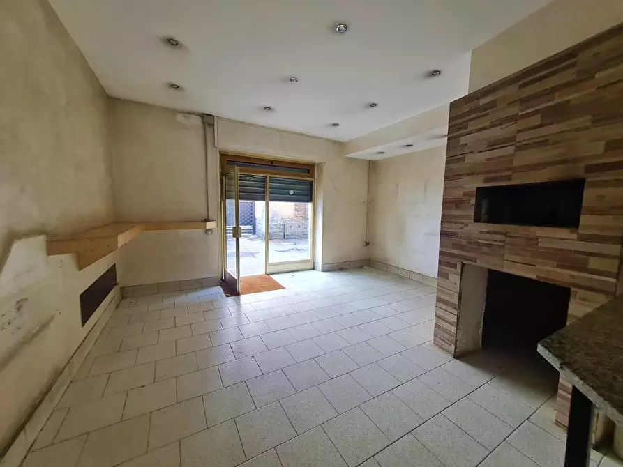 Immagine 2 di Negozio in vendita  a Ciserano