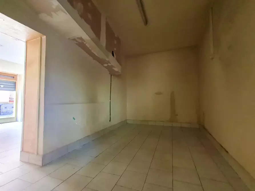 Immagine 5 di Negozio in vendita  a Ciserano