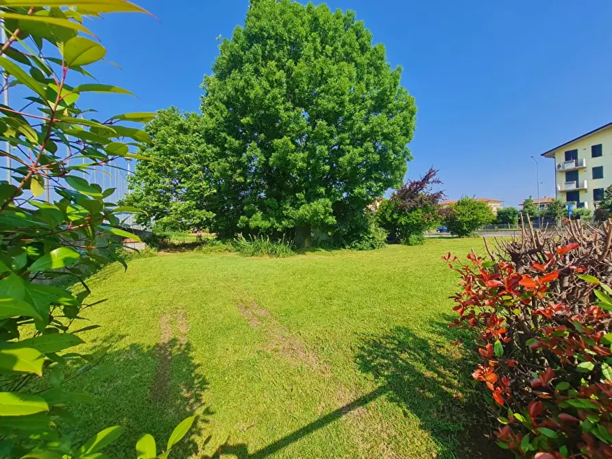 Immagine 1 di Terreno residenziale in vendita  a Verdellino