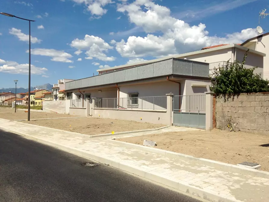 Immagine 2 di Magazzino in vendita  in via della Circonvallazione a Viareggio