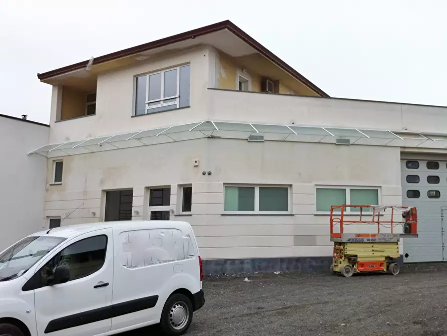 Immagine 3 di Magazzino in vendita  in via della Circonvallazione a Viareggio