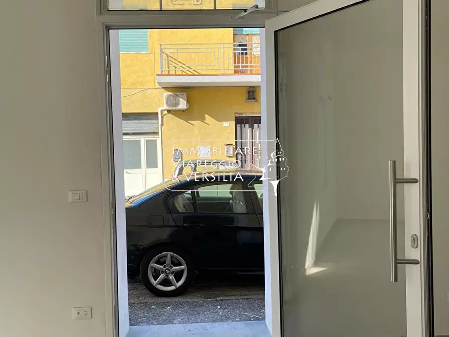 Immagine 6 di Capannone industriale in affitto  in via di Montramito a Viareggio