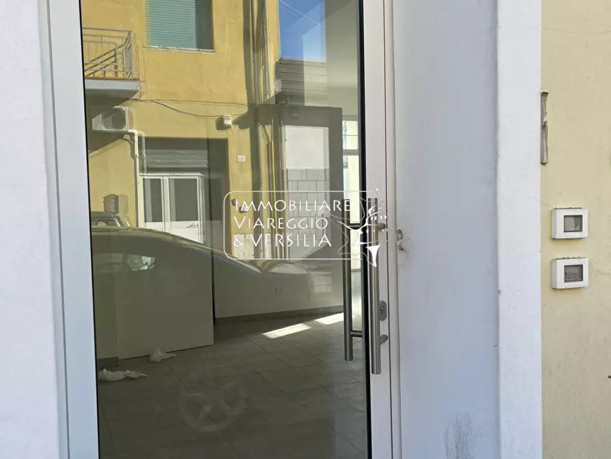 Immagine 11 di Capannone industriale in affitto  in via di Montramito a Viareggio