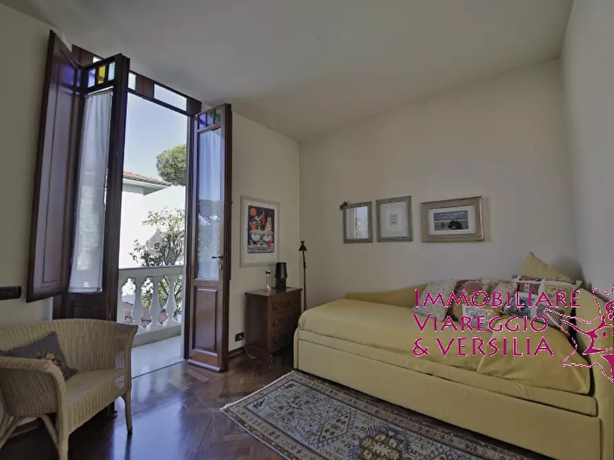 Immagine 7 di Villa in vendita  in via Siena a Camaiore
