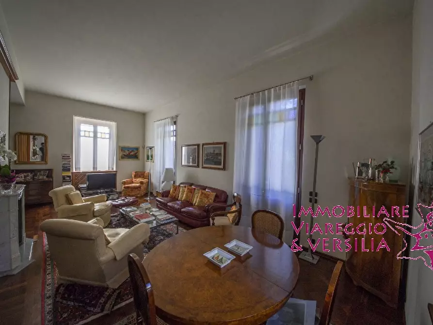 Immagine 9 di Villa in vendita  in via Siena a Camaiore