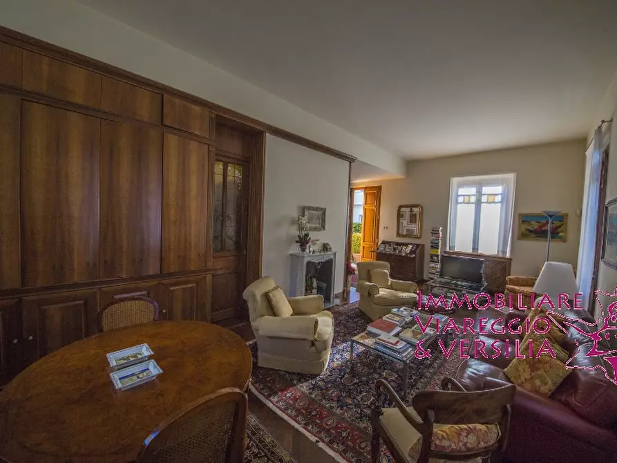 Immagine 10 di Villa in vendita  in via Siena a Camaiore