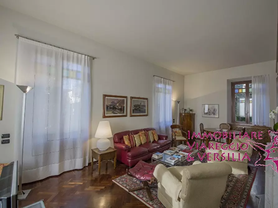 Immagine 11 di Villa in vendita  in via Siena a Camaiore