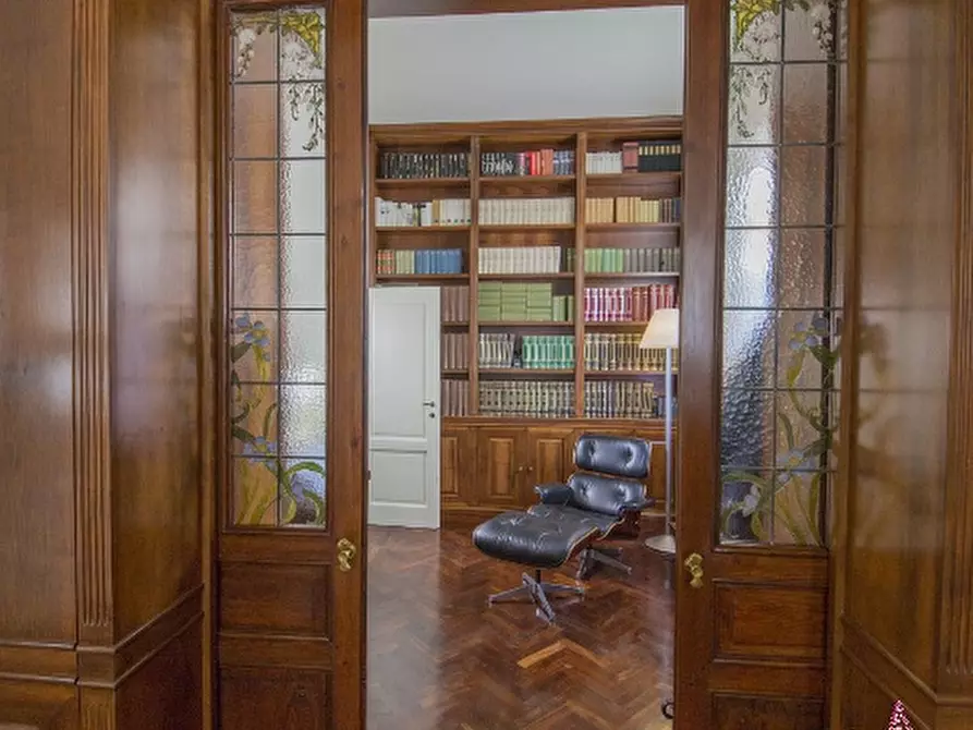 Immagine 12 di Villa in vendita  in via Siena a Camaiore