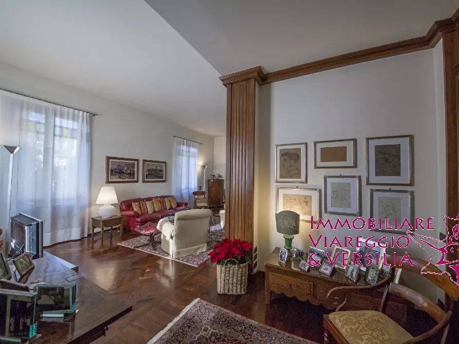 Immagine 17 di Villa in vendita  in via Siena a Camaiore