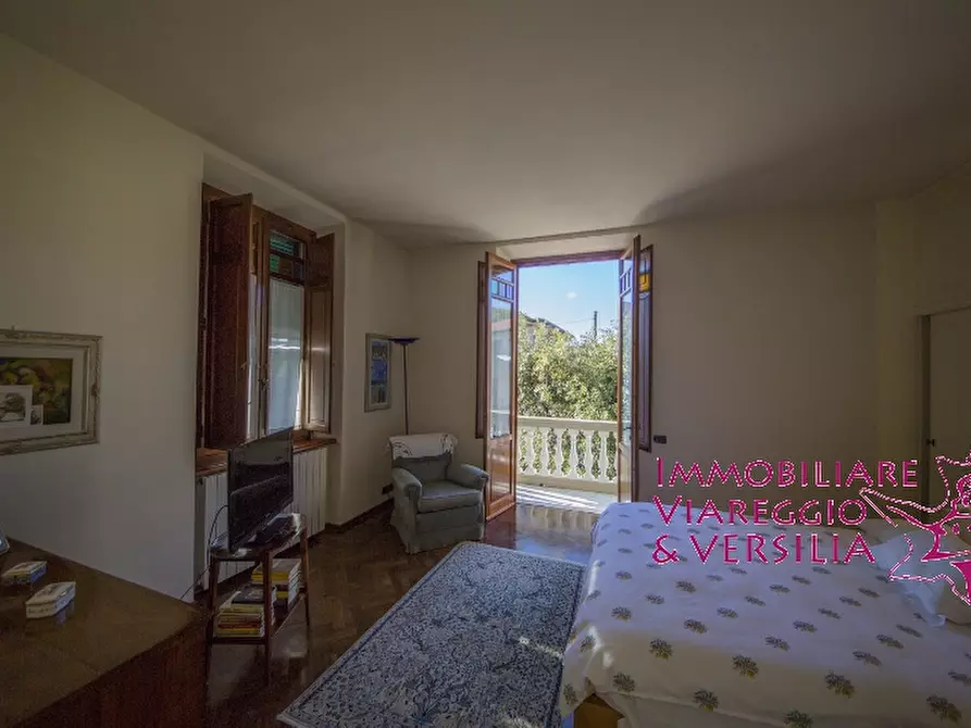 Immagine 19 di Villa in vendita  in via Siena a Camaiore