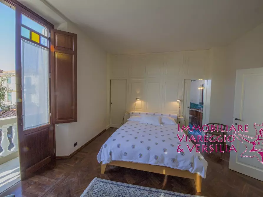 Immagine 21 di Villa in vendita  in via Siena a Camaiore