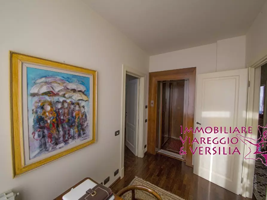 Immagine 25 di Villa in vendita  in via Siena a Camaiore