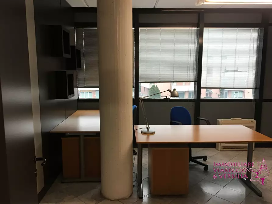 Immagine 20 di Capannone industriale in affitto  in via Tobino a Viareggio