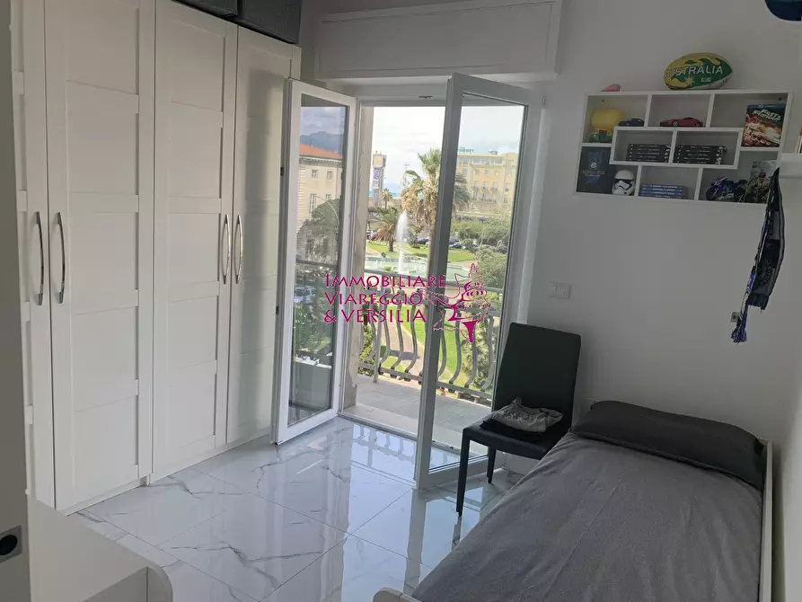 Immagine 13 di Attico in vendita  in viale Carducci a Viareggio