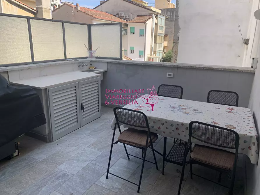 Immagine 20 di Attico in vendita  in viale Carducci a Viareggio