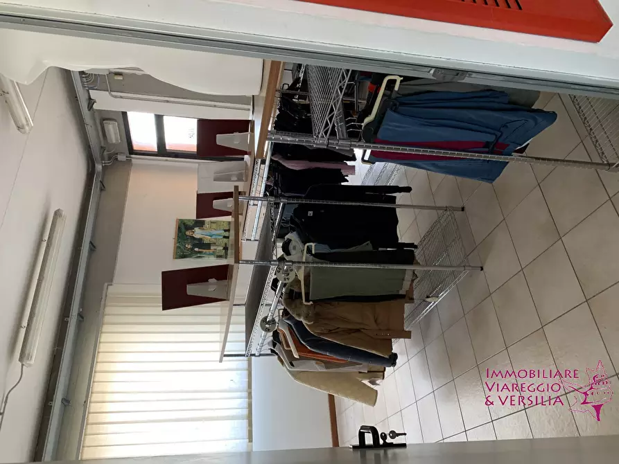 Immagine 8 di Magazzino in vendita  in via dell'oleificio a Massarosa