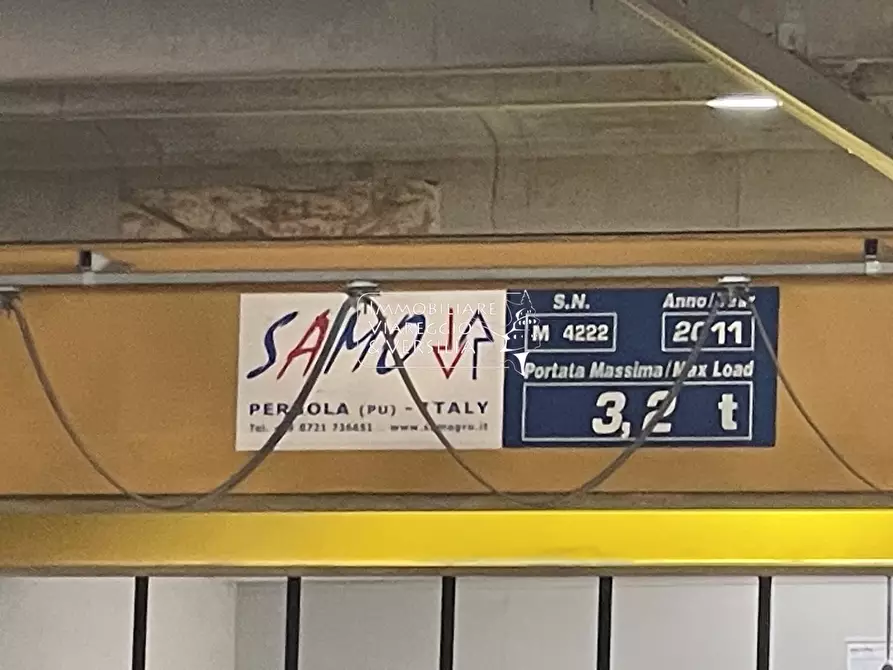 Immagine 3 di Magazzino in vendita  in via Peecchi a Viareggio