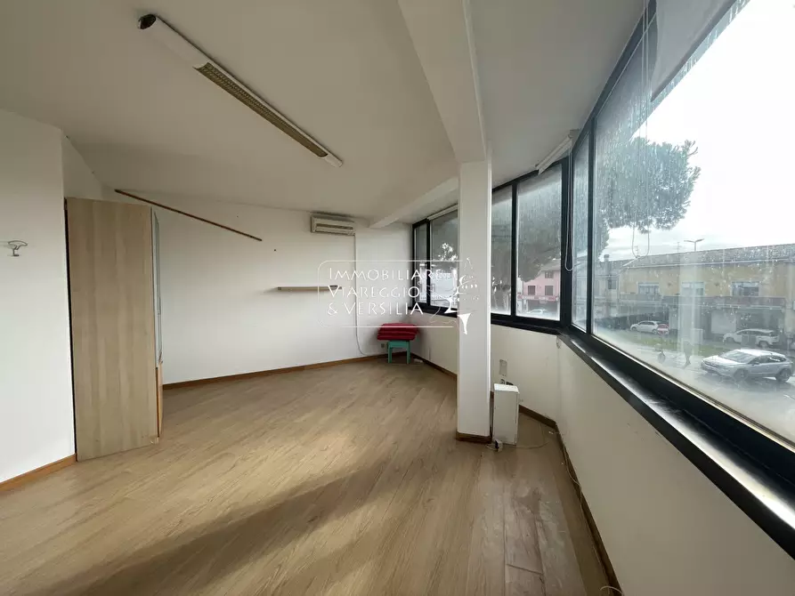 Immagine 2 di Capannone industriale in vendita  in via della Vetraia a Viareggio