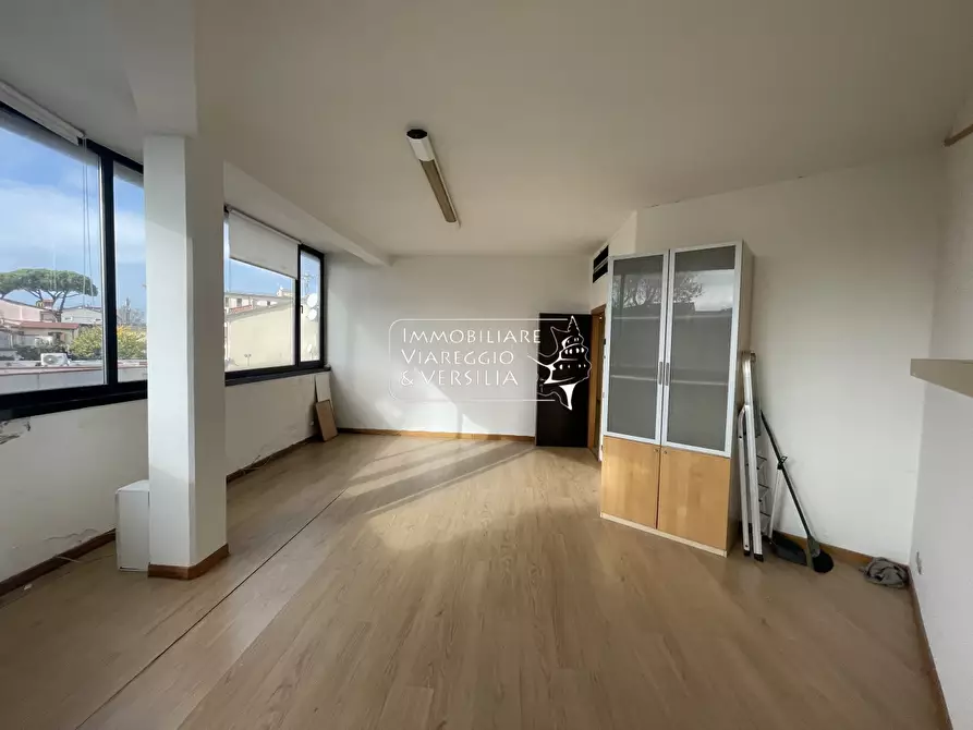 Immagine 3 di Capannone industriale in vendita  in via della Vetraia a Viareggio