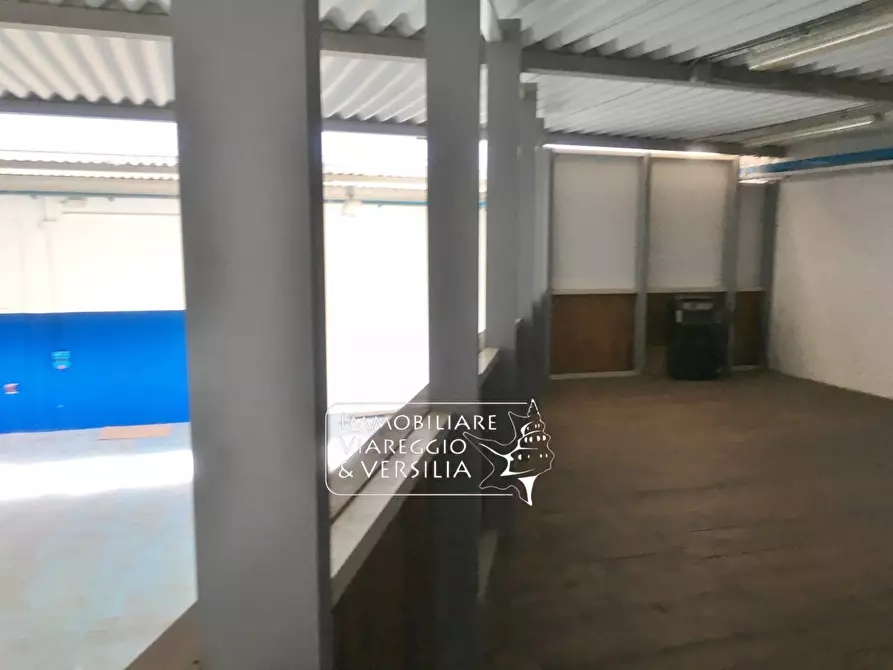 Immagine 21 di Laboratorio in vendita  in via dei Metalmeccanici a Camaiore
