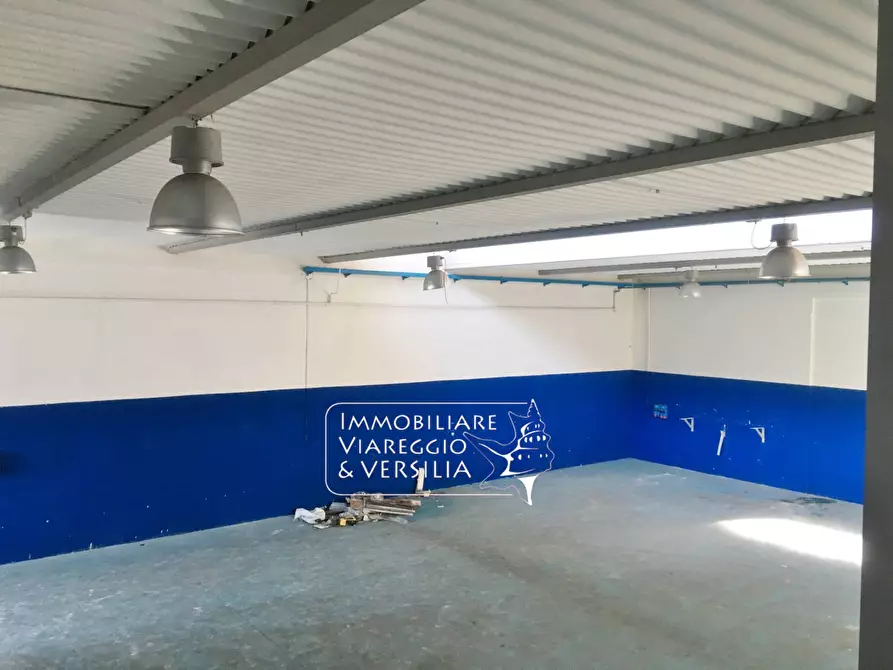 Immagine 22 di Laboratorio in vendita  in via dei Metalmeccanici a Camaiore