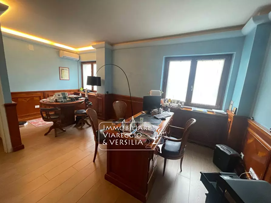 Immagine 1 di Appartamento in vendita  in via Cesare Battisti a Viareggio