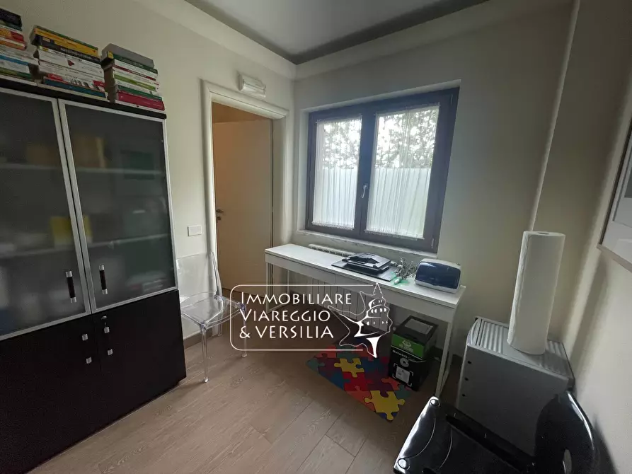 Immagine 6 di Appartamento in vendita  in via Cesare Battisti a Viareggio