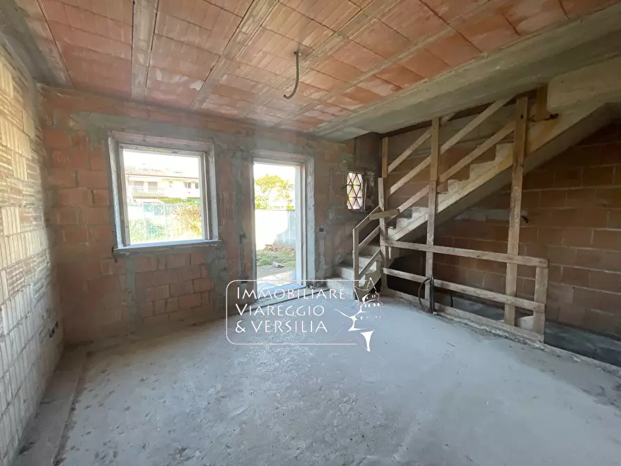 Immagine 4 di Villetta a schiera in vendita  in via delle serre a Camaiore