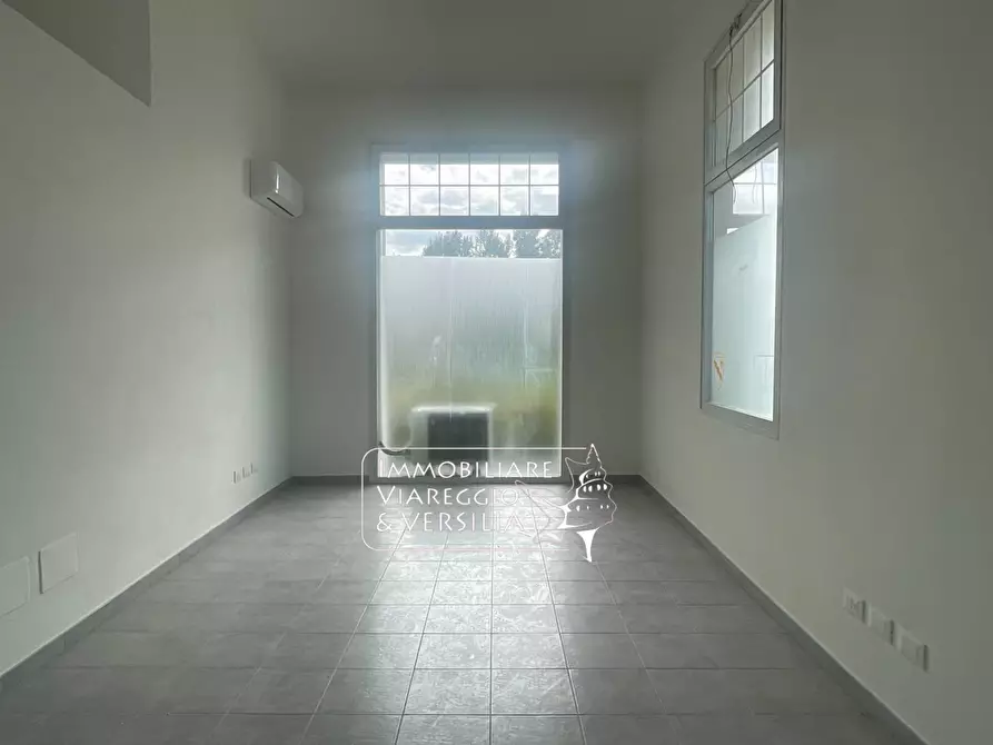 Immagine 8 di Capannone industriale in affitto  in via di Montramito a Viareggio