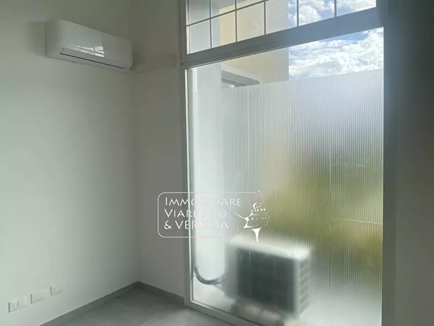 Immagine 5 di Capannone industriale in affitto  in via di Montramito a Viareggio