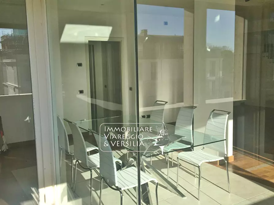 Immagine 10 di Attico in affitto  in via Mentana a Viareggio