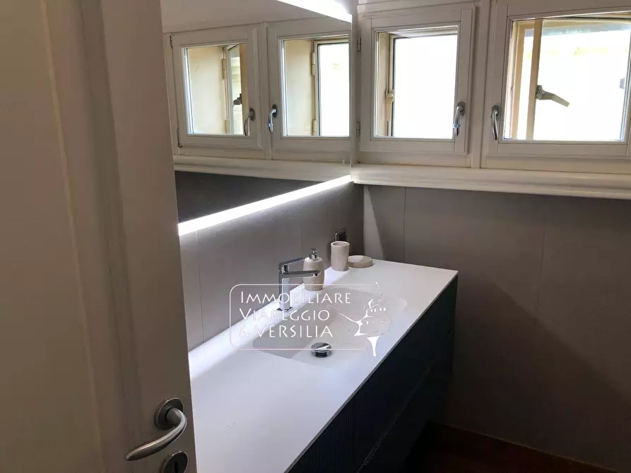 Immagine 22 di Attico in affitto  in via Mentana a Viareggio