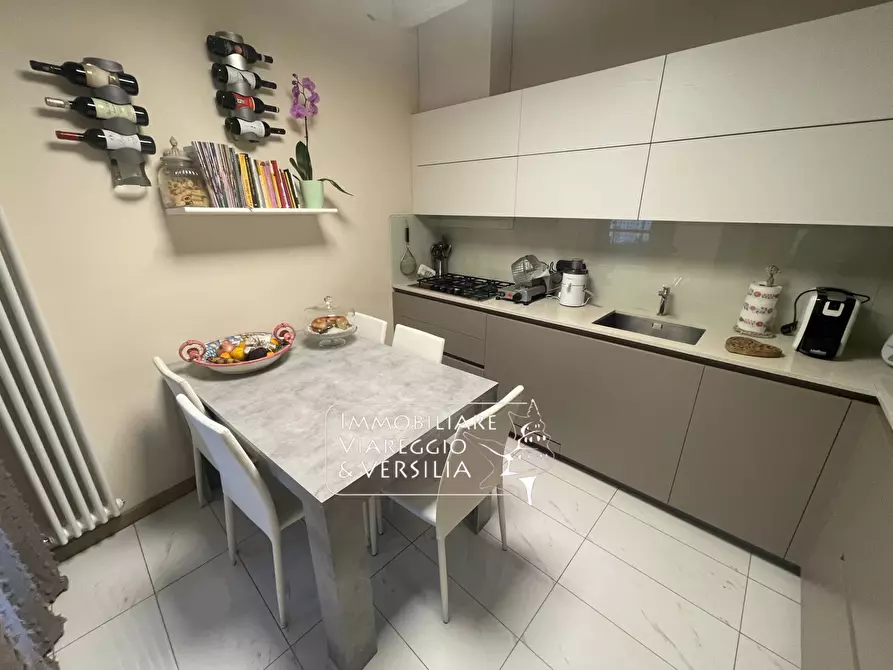 Immagine 5 di Appartamento in vendita  in via delle tre fontane a Massarosa