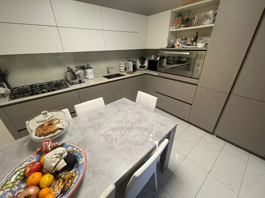 Immagine 6 di Appartamento in vendita  in via delle tre fontane a Massarosa