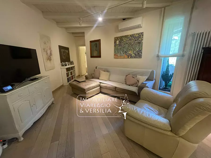 Immagine 10 di Appartamento in vendita  in via delle tre fontane a Massarosa