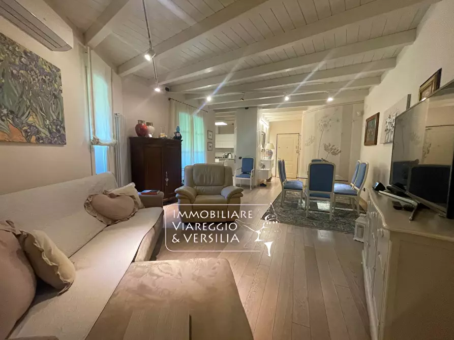 Immagine 11 di Appartamento in vendita  in via delle tre fontane a Massarosa